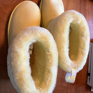 Uggs lemon drop boots size 9.